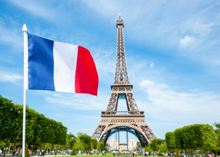 LIVE & RESEARCH IN FRANCE: Win a Fully Funded Chateaubriand Fellowship for Doctoral Research