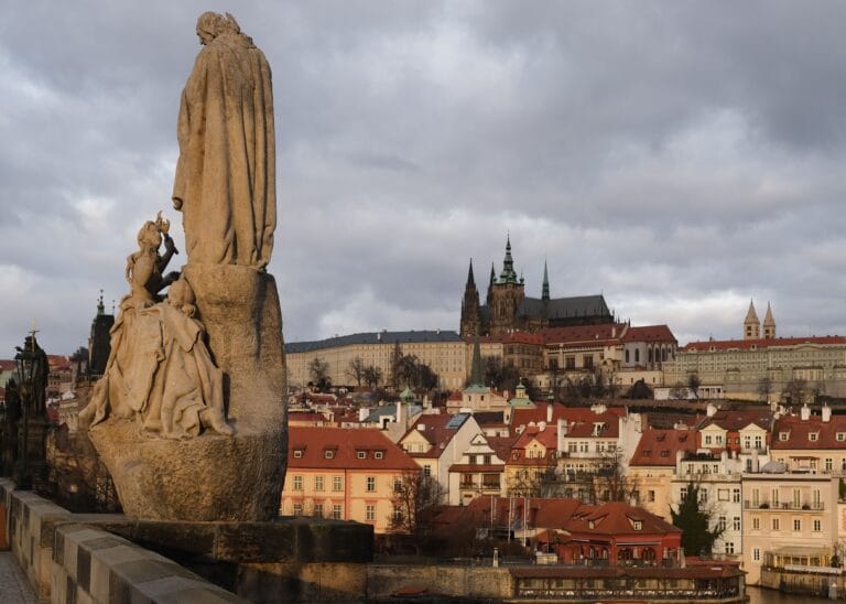 Discover the Czech Language with Online Language Support on EU Academy